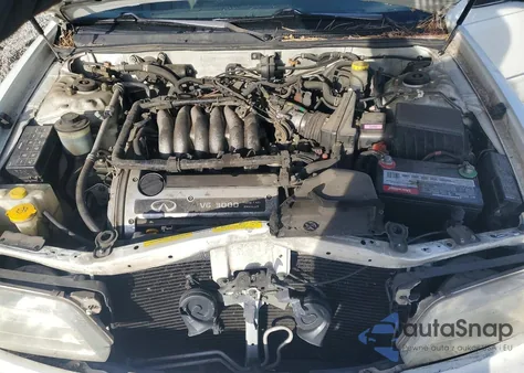 1999 Infiniti I30 z USA, uszkodzony, nr VIN JNKCA21A3XT775736